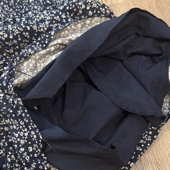 Hollister Navy and White Floral Romper - Picture 9 of 10